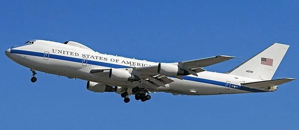 Hasegawa 10825 E-4B Nightwatch 1 Hasegawa 10825 E-4B Nightwatch