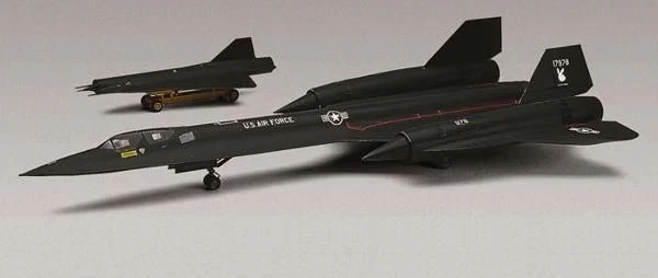 Revell 855810 1-72 SR-71A Blackbird 1 Revell 855810 1-72 SR-71A Blackbird