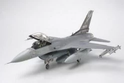 Tamiya 61101 Lockeed F-16C Block 25-32